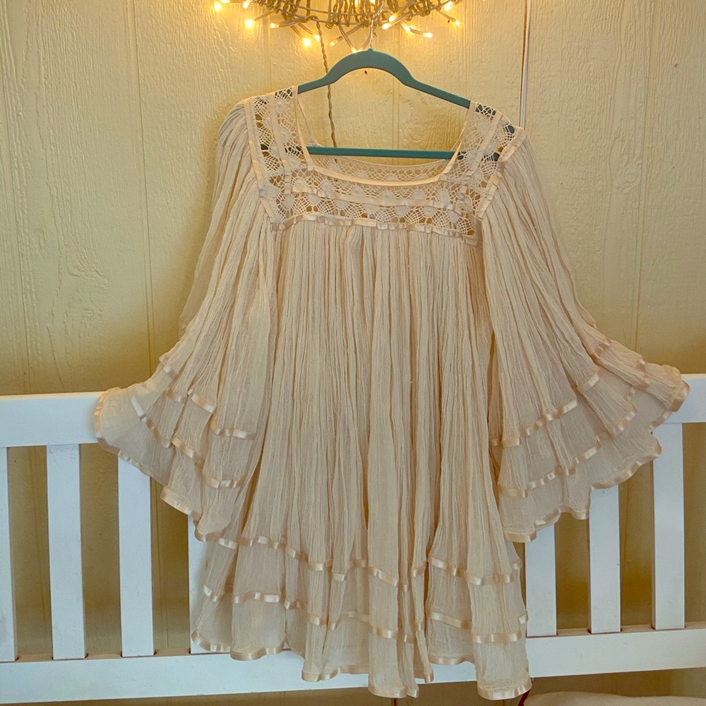 1X Gorgeous boho cream flowing lacy layered blouse